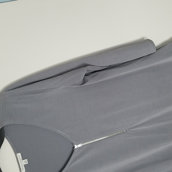 Green Envelope Los Angelos v neck zipper top - Picture 3 of 6